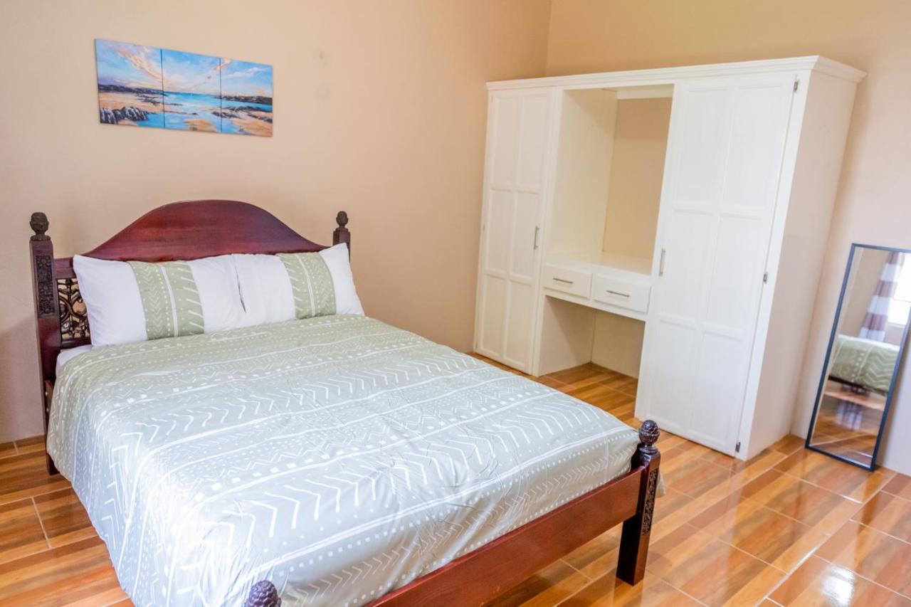 קינגסטאון Golden Palms Apartment מראה חיצוני תמונה