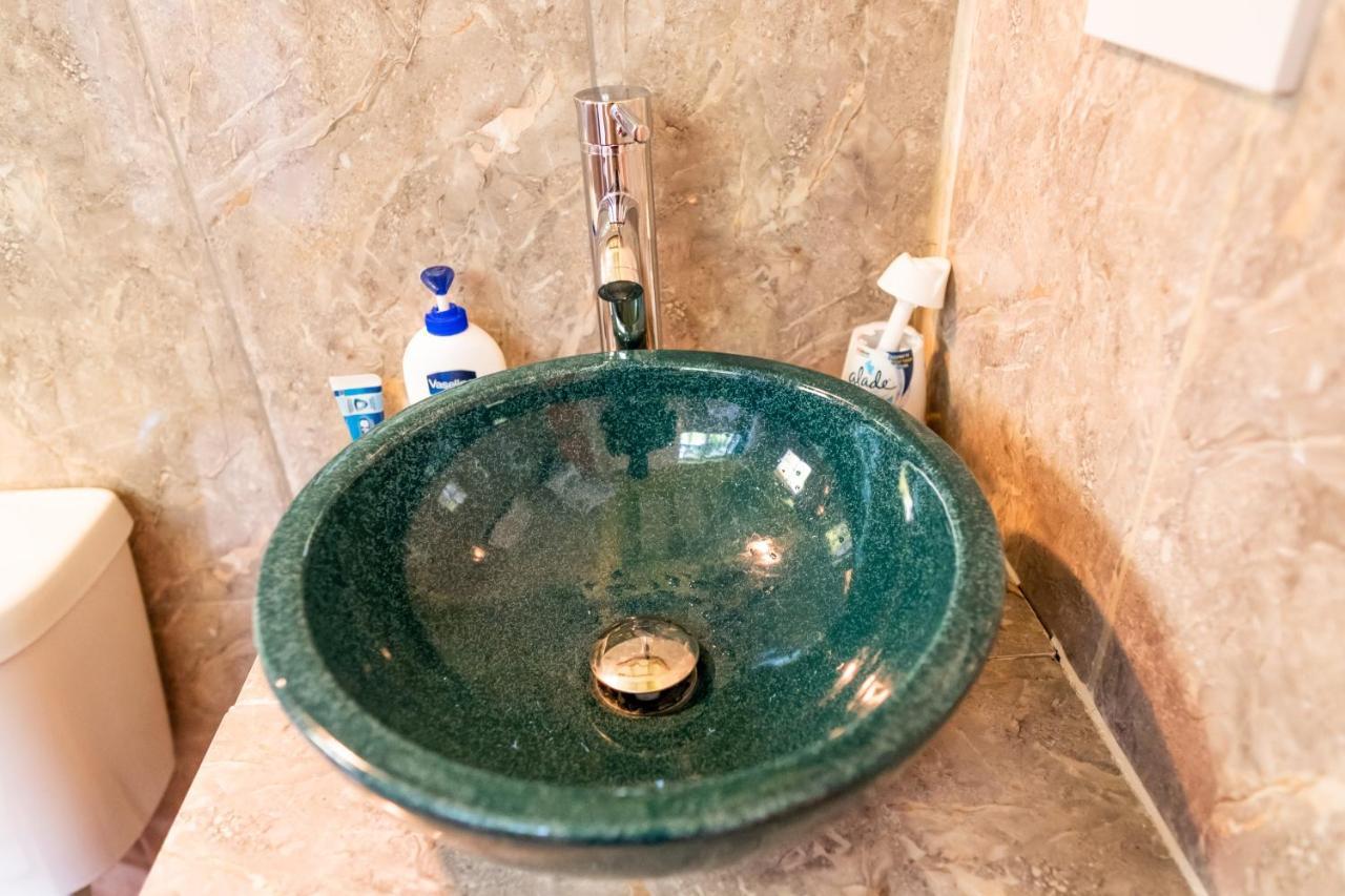 קינגסטאון Golden Palms Apartment מראה חיצוני תמונה
